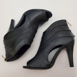 Suzy Shier Black High Heel Shoes Womens 7 Zipper Back